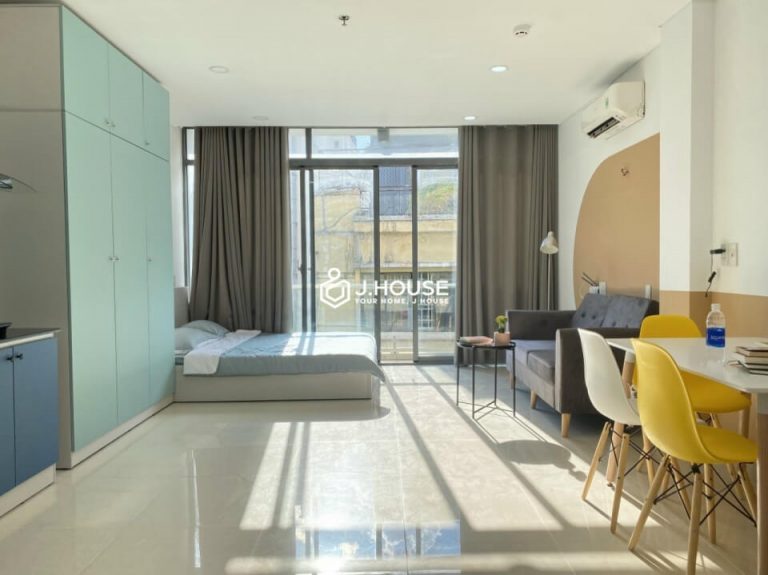 Serviced apartment with balcony near Tan Dinh market, District 1, HCMC