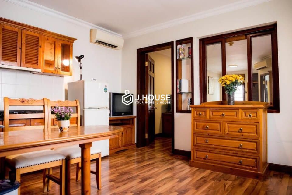 Spacious 1 bedroom serviced apartment on Huynh Tinh Cua street, District 3, HCMC-1
