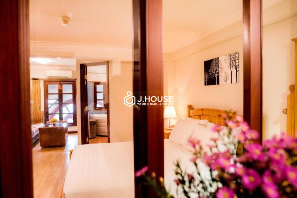 Spacious 1 bedroom serviced apartment on Huynh Tinh Cua street, District 3, HCMC-2