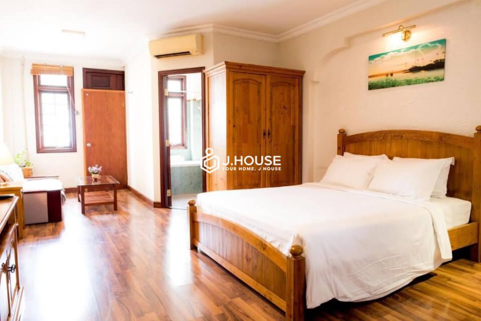 Spacious 1 bedroom serviced apartment on Huynh Tinh Cua street, District 3, HCMC-3