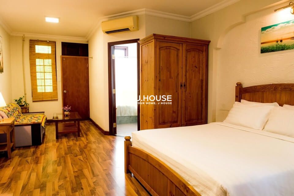 Spacious 1 bedroom serviced apartment on Huynh Tinh Cua street, District 3, HCMC-4
