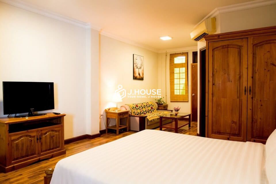 Spacious 1 bedroom serviced apartment on Huynh Tinh Cua street, District 3, HCMC-5