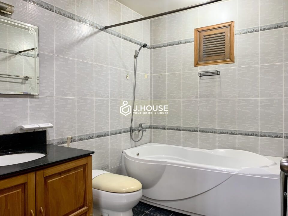 Spacious pet-friendly serviced apartment in Thao Dien, District 2, HCMC-11