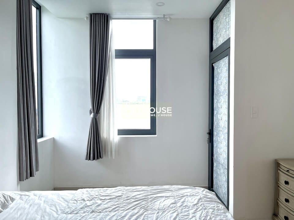 Bright 2 bedroom apartment on Nguyen Ba Huan street, Thao Dien, District 2-10