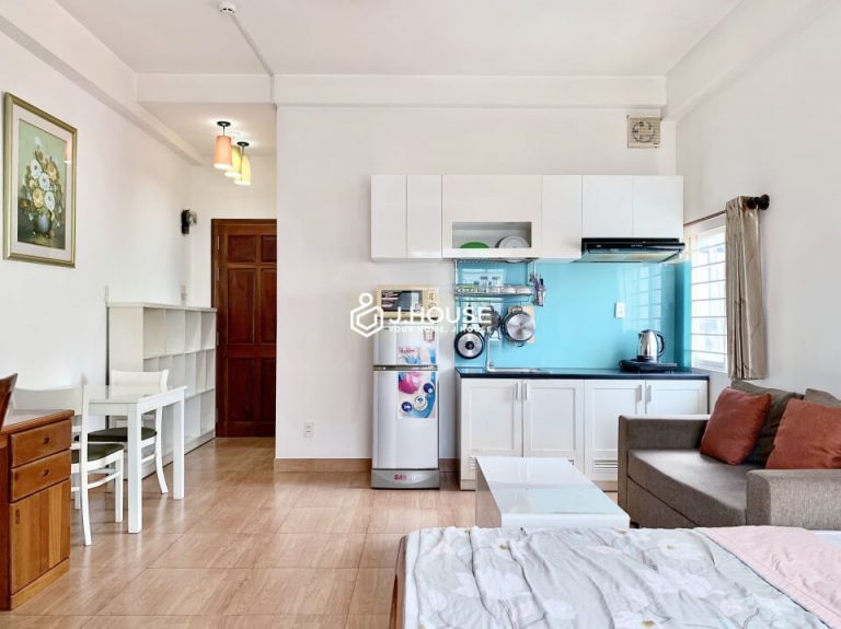 Bright and fully furnished apartment on Nguyen Trai street, District 1, HCMC