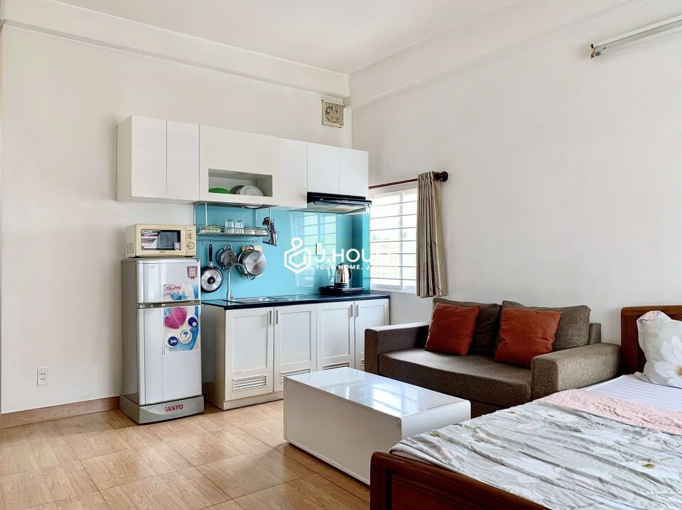 Bright and fully furnished apartment on Nguyen Trai street, District 1, HCMC-7