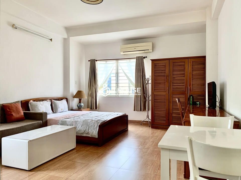 Bright and fully furnished apartment on Nguyen Trai street, District 1, HCMC