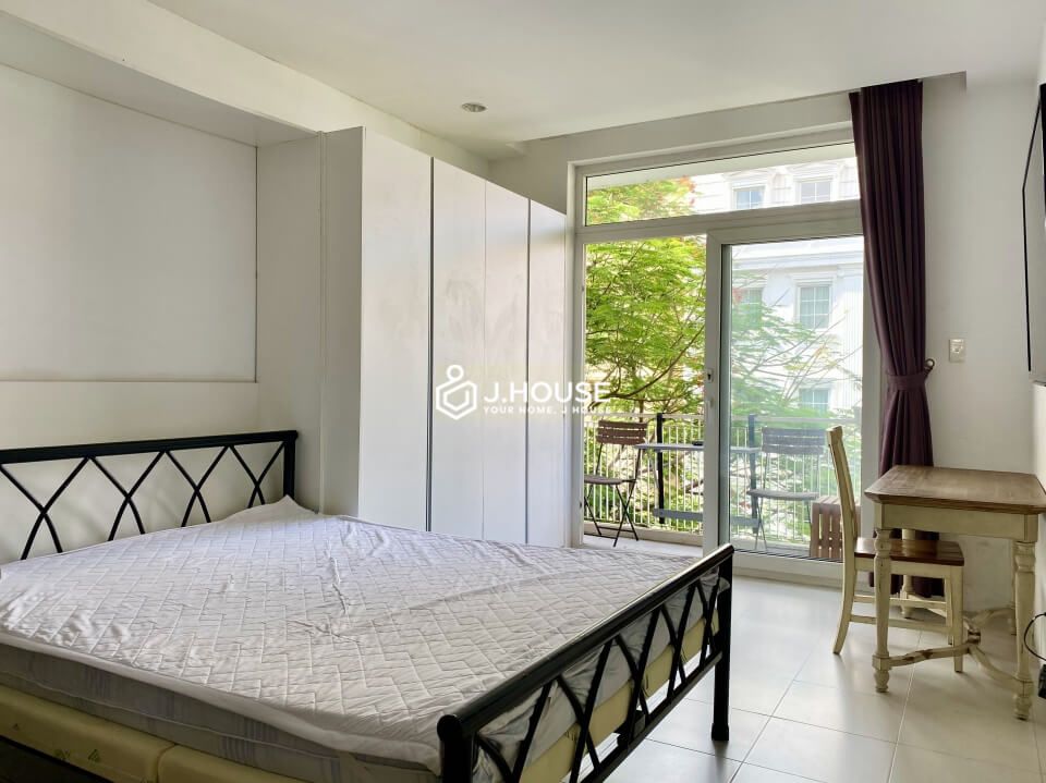Bright serviced apartment with balcony in Thao Dien, District 2, HCMC-2