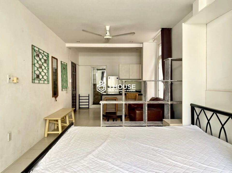 Bright serviced apartment with balcony in Thao Dien, District 2, HCMC-5