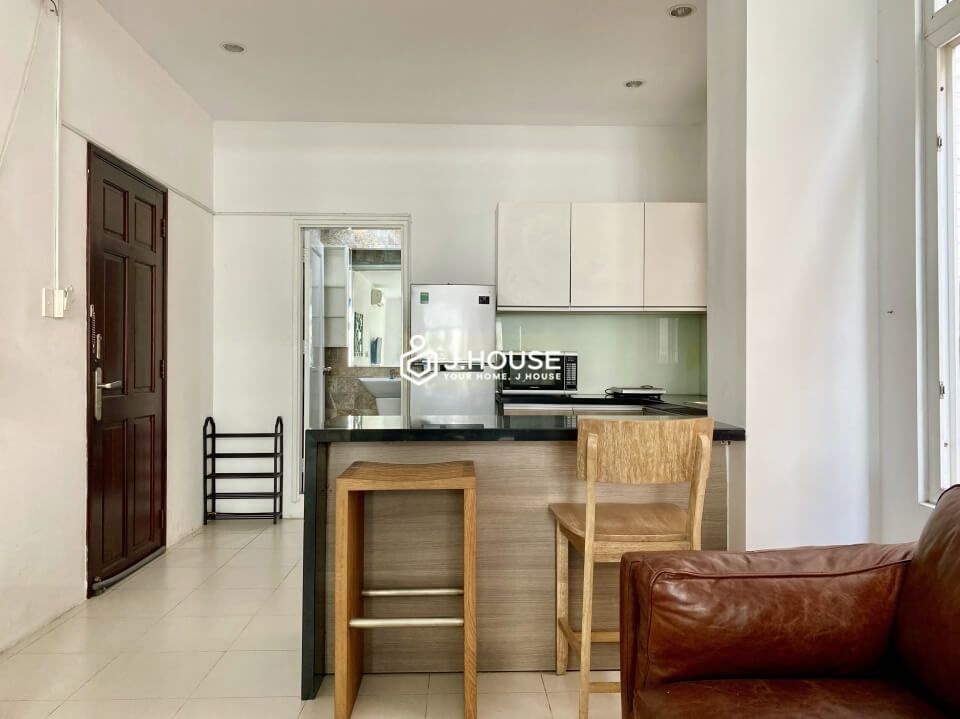 Bright serviced apartment with balcony in Thao Dien, District 2, HCMC-7