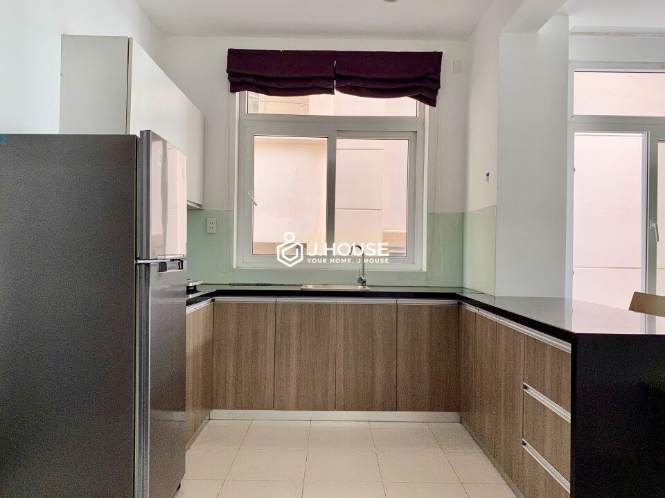 Bright serviced apartment with balcony in Thao Dien, District 2, HCMC-9