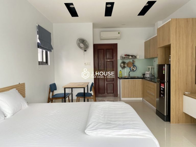 Bright studio apartment in District 3, HCMC