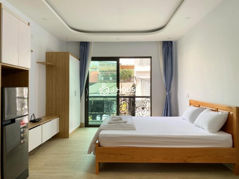 Bright studio apartment in District 3, HCMC