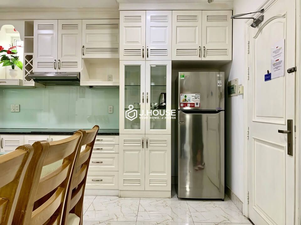 Fully furnished 2 bedroom apartment on Nguyen Trai street, District 1, HCMC-0