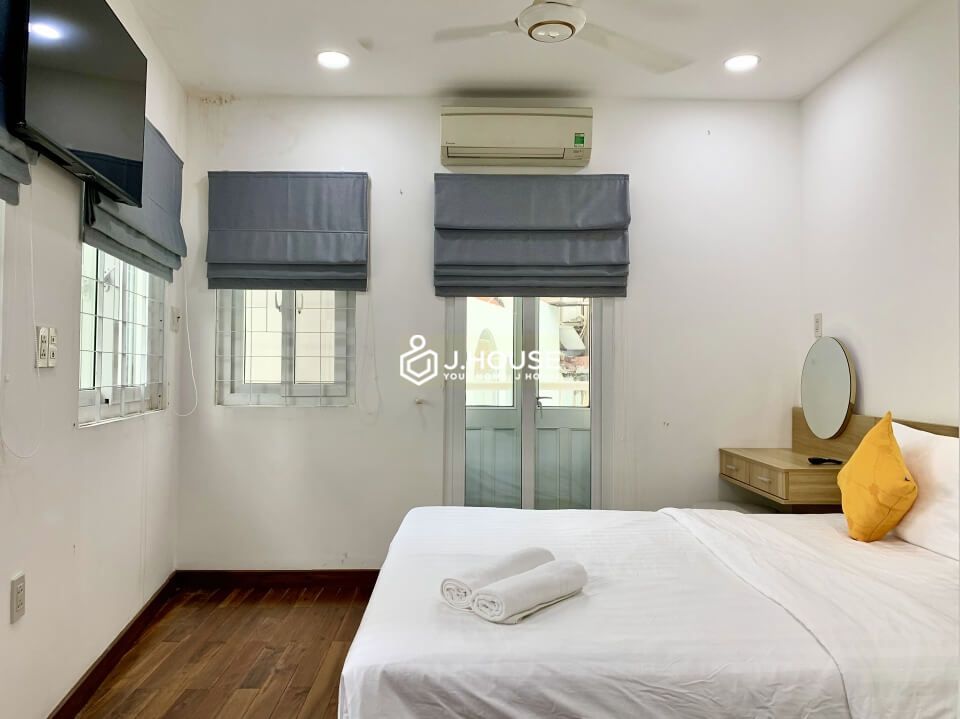 Fully furnished 2 bedroom apartment on Nguyen Trai street, District 1, HCMC-11