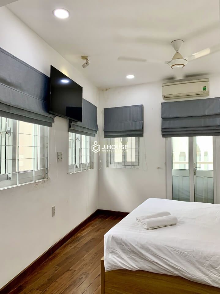 Fully furnished 2 bedroom apartment on Nguyen Trai street, District 1, HCMC-12