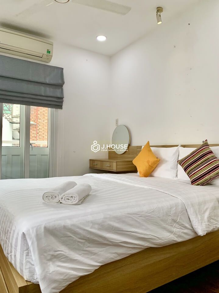 Fully furnished 2 bedroom apartment on Nguyen Trai street, District 1, HCMC-13