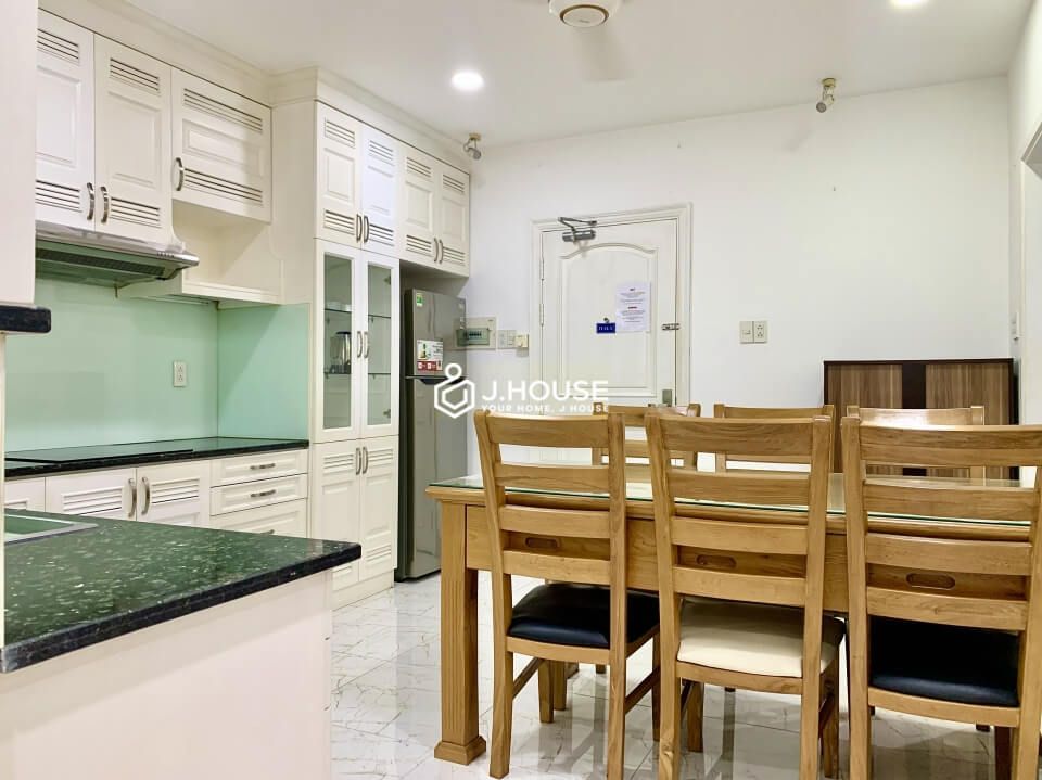 Fully furnished 2 bedroom apartment on Nguyen Trai street, District 1, HCMC-2