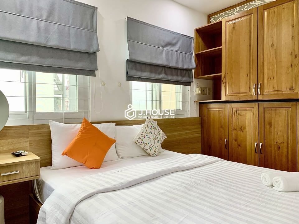 Fully furnished 2 bedroom apartment on Nguyen Trai street, District 1, HCMC-8