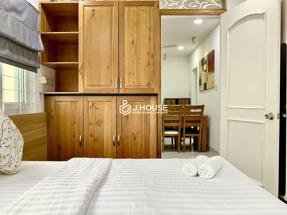 Fully furnished 2 bedroom apartment on Nguyen Trai street, District 1, HCMC-9