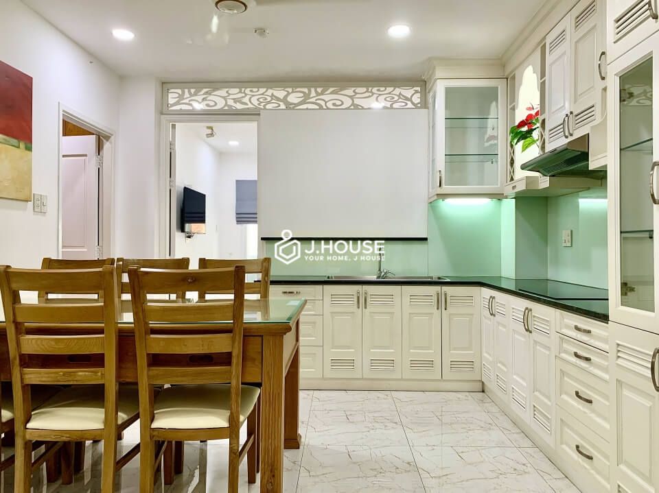 Fully furnished 2 bedroom apartment on Nguyen Trai street, District 1, HCMC