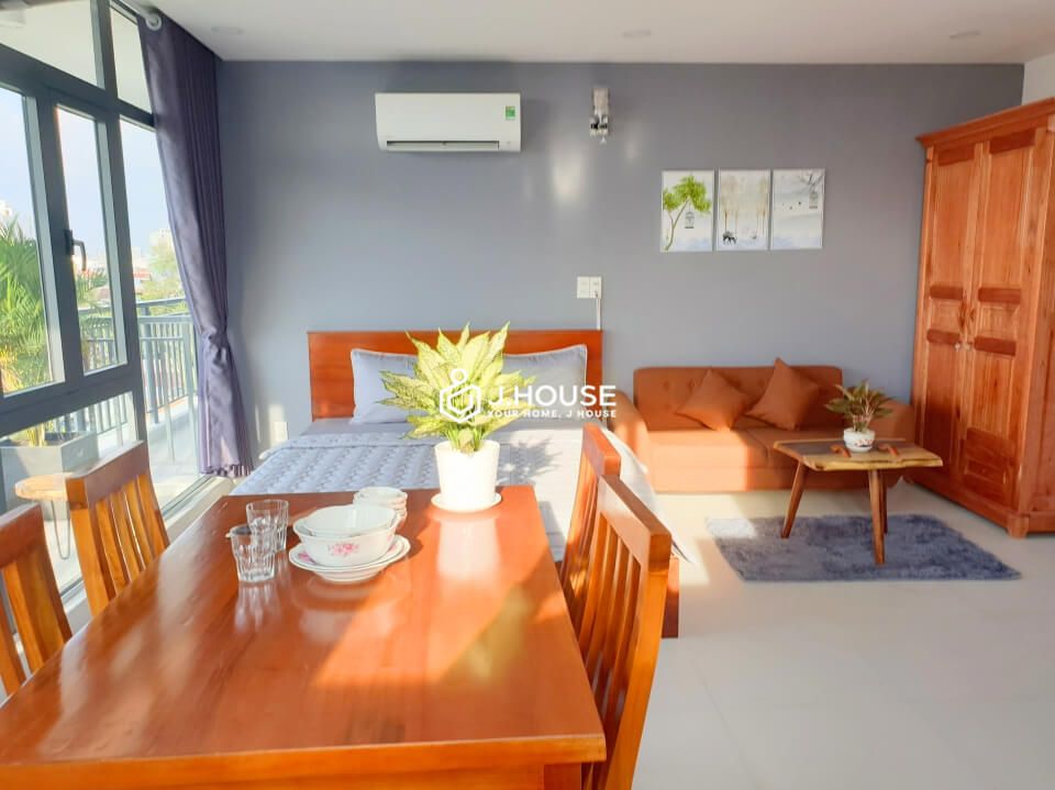 Light-filled apartment near the airport in Tan Binh District, HCMC-0