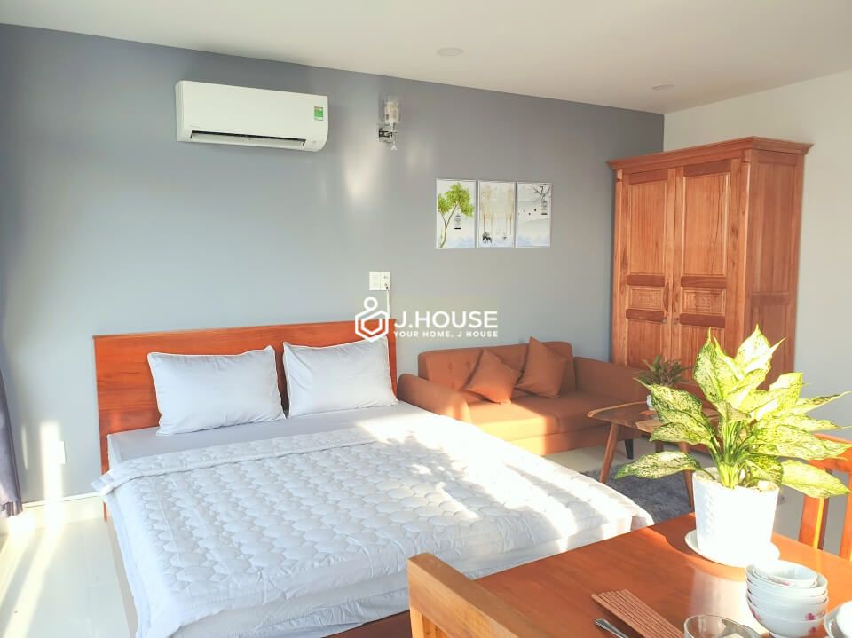 Light-filled apartment near the airport in Tan Binh District, HCMC-1
