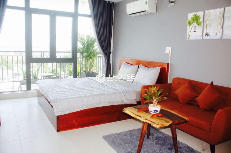 Light-filled apartment near the airport in Tan Binh District, HCMC-2