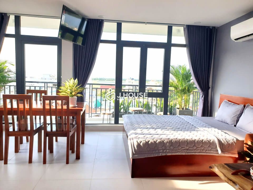 Fully furnished studio apartment has balcony in Tan Binh District