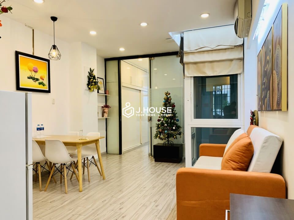 Bright modern serviced apartment near Ben Thanh market, District 1, HCMC-1