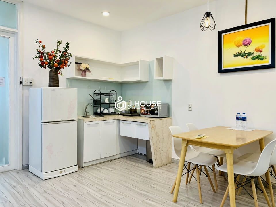 Bright modern serviced apartment near Ben Thanh market, District 1, HCMC-3