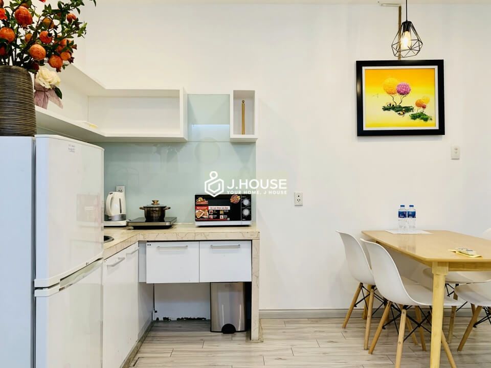 Bright modern serviced apartment near Ben Thanh market, District 1, HCMC-4