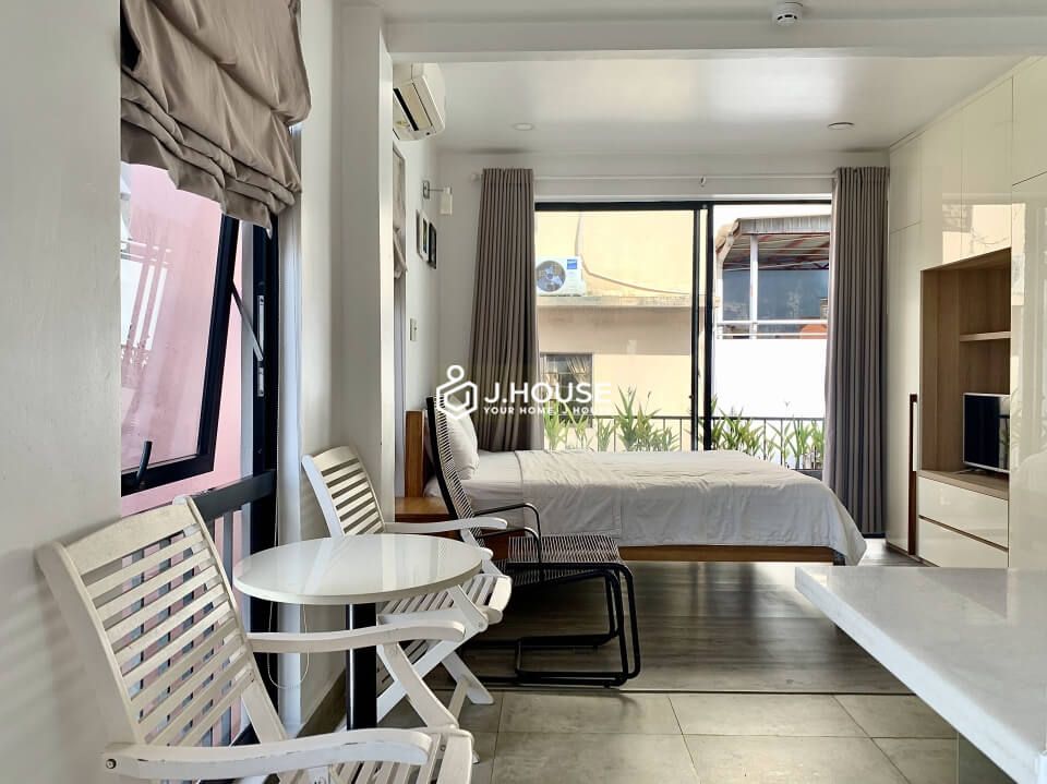 Bright serviced apartment on Bui Thi Xuan street, District 1, HCMC-0