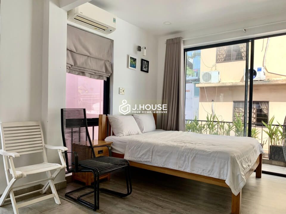 Bright serviced apartment on Bui Thi Xuan street, District 1, HCMC-2