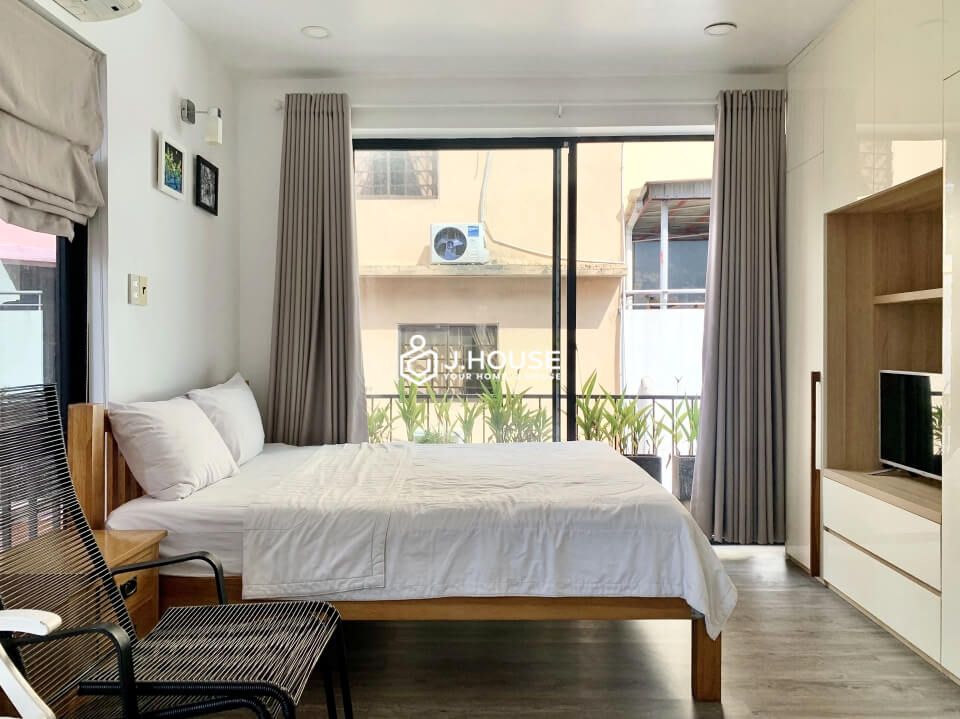 Bright serviced apartment on Bui Thi Xuan street, District 1, HCMC-3