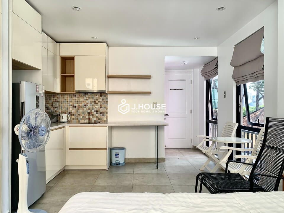 Bright serviced apartment on Bui Thi Xuan street, District 1, HCMC-8