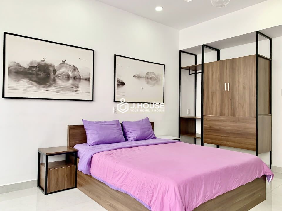 Bright serviced apartment on Hai Ba Trung street, District 3, HCMC-0