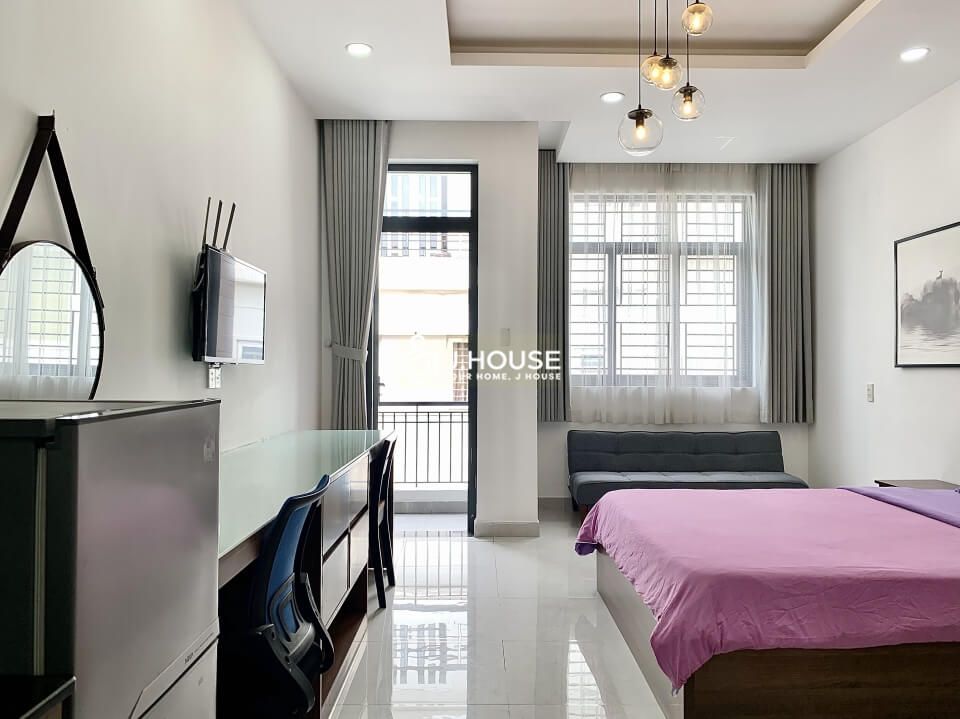 Bright serviced apartment on Hai Ba Trung street, District 3, HCMC-6