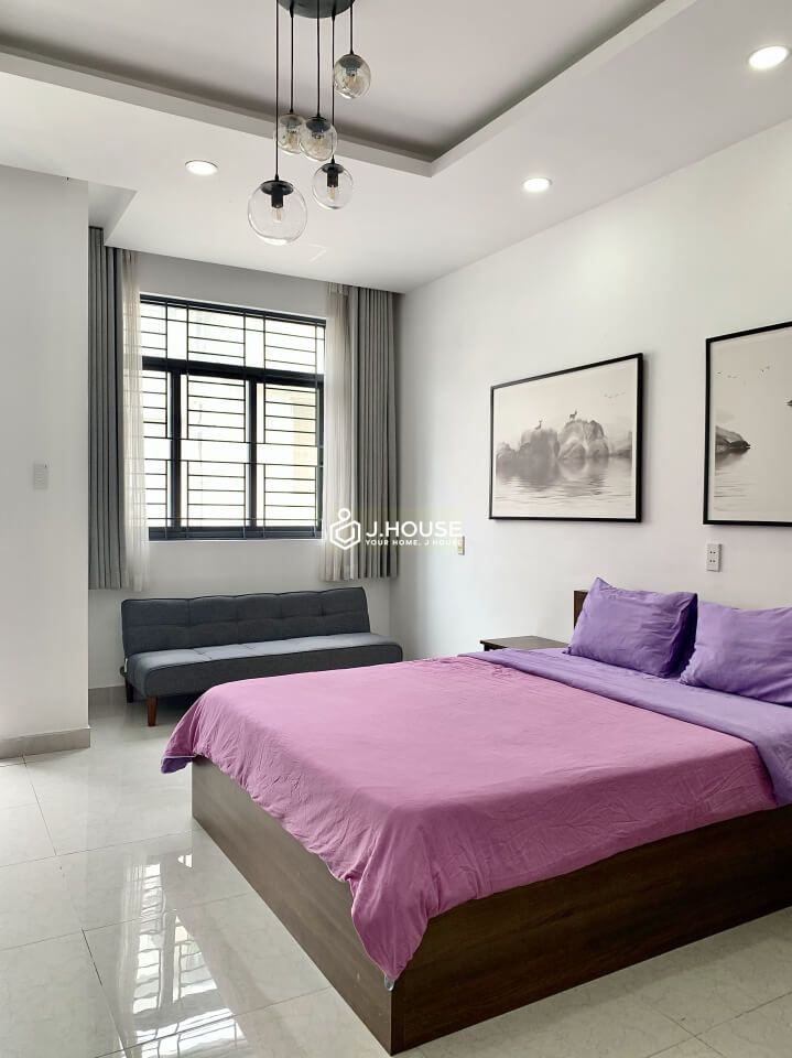 Bright serviced apartment on Hai Ba Trung street, District 3, HCMC-8