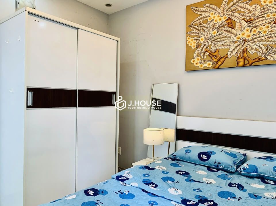 Fully furnished apartment with lots of natural light in District 1, HCMC-8