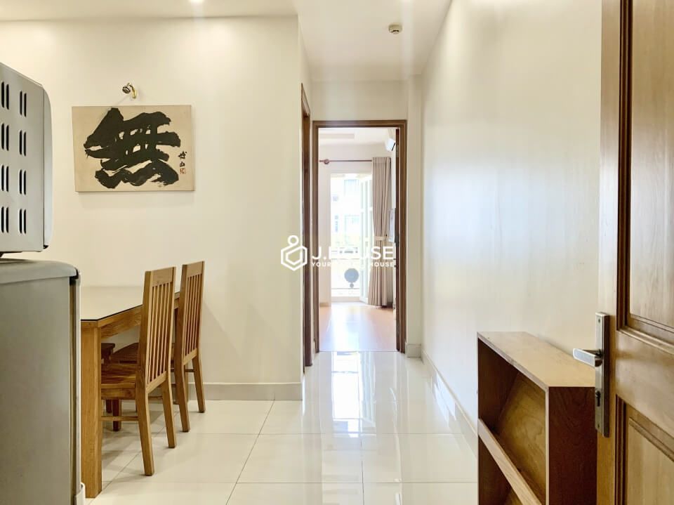 Affordable 1-bedroom apartment on Nguyen Trai Street, District 1, HCMC-0