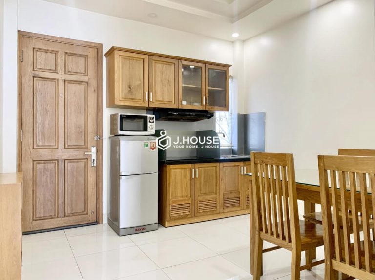 Affordable 1-bedroom apartment on Nguyen Trai Street, District 1, HCMC