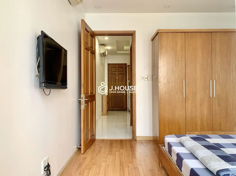 Affordable 1-bedroom apartment on Nguyen Trai Street, District 1, HCMC-8