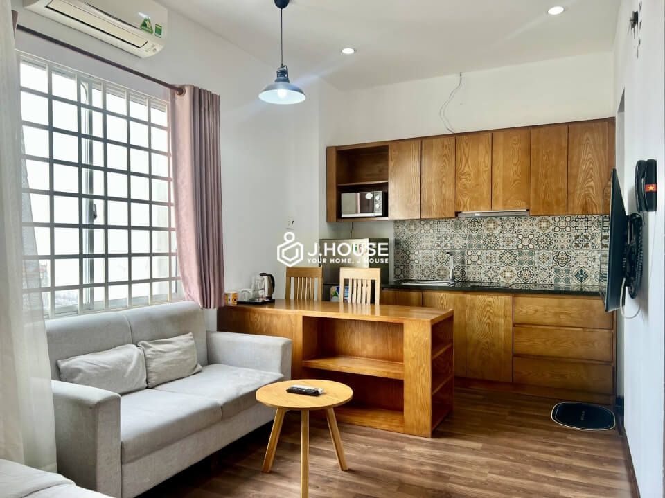 Bright serviced apartment near the airport on Bach Dang street, Tan Binh District, HCMC-2