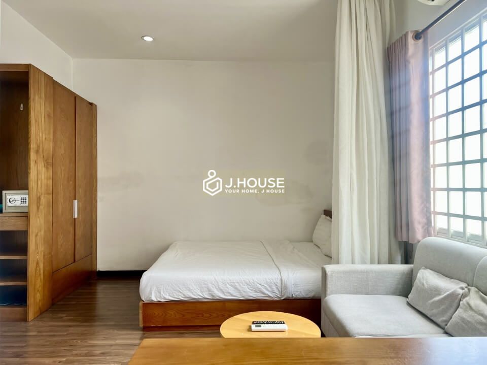 Bright serviced apartment near the airport on Bach Dang street, Tan Binh District, HCMC-3