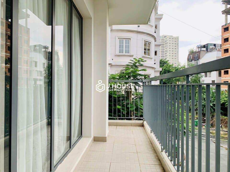 Bright serviced apartment with long balcony and rooftop swimming pool in Thao Dien, District 2-12