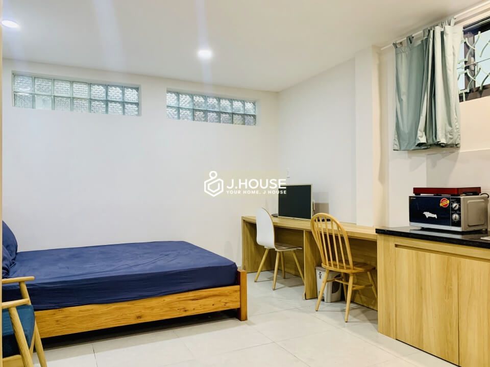 Fully furnished apartment in District 10, HCMC-2