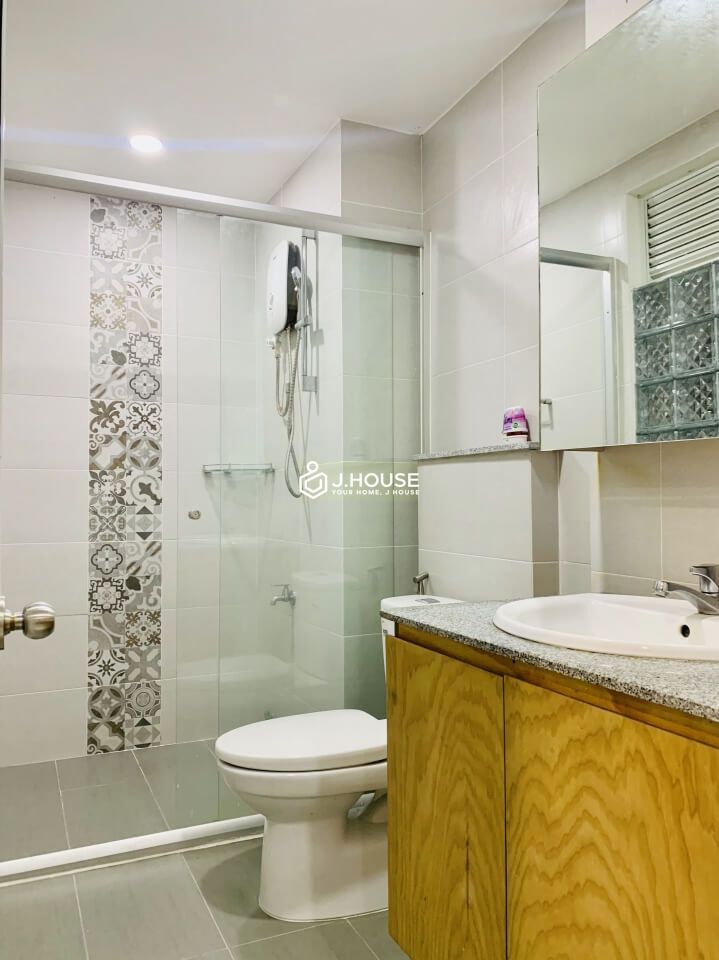Fully furnished apartment in District 10, HCMC-6