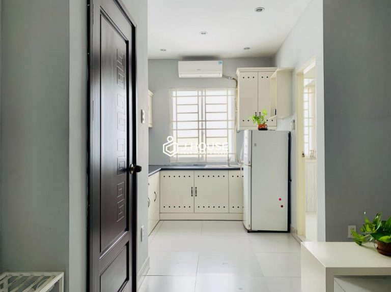 Fully furnished apartment on Le Thi Rieng street, District 1