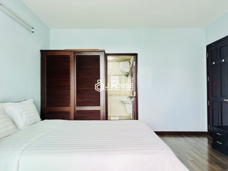 Spacious 2-bedroom serviced apartment at International Plaza apartment, District 1, HCMC-14
